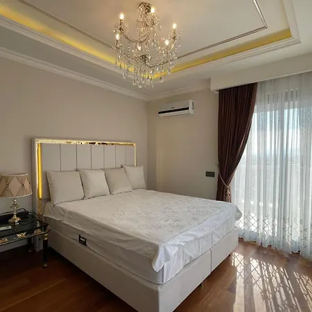 Apartamento Exclusive Penthouse With Stunning Castle & Sea Views , 3 Bedrooms Of Pure Elegance *